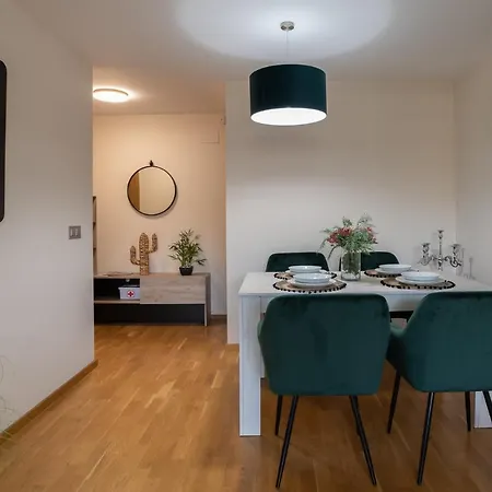 Bulevar 1 Con Parking Apartment